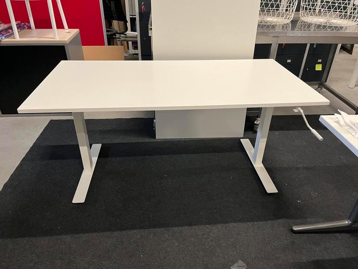 Ikea Trotten 160x80 cm zit-sta bureaus 3 stuks prijs pst., Huis en Inrichting, Bureaus, Gebruikt, Bureau, In hoogte verstelbaar