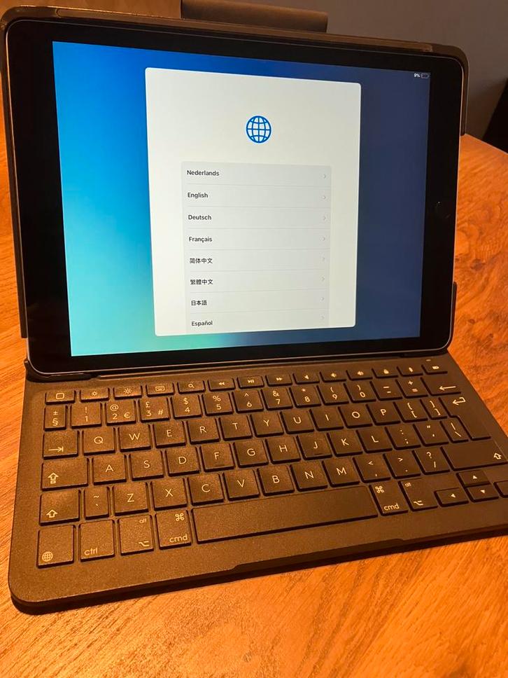 Ipad 9e generatie 64GB met Logitech Slim Folio toetsenbord, Computers en Software, Apple iPads, Gebruikt, Apple iPad, 10 inch