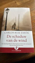 Carlos Ruiz Zafón - De schaduw van de wind, Boeken, Ophalen of Verzenden, Zo goed als nieuw, Nederland, Carlos Ruiz Zafón