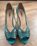 Prada Pumps - Elegant en Stijlvol in turquoise kleur, Ophalen of Verzenden, Zo goed als nieuw, Blauw, Pumps