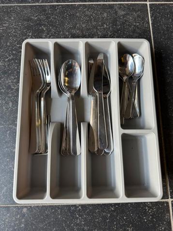 Bestekbak incl bestek 6-delig beschikbaar voor biedingen