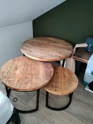 3 ronde tafels beschikbaar voor biedingen