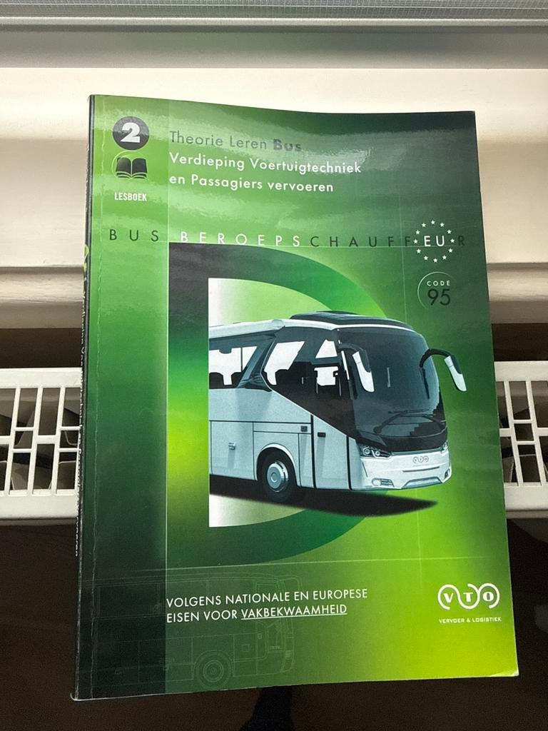 Theorieboek VM2 - Voertuigtechniek - Rijbewijs D, Boeken, Studieboeken en Cursussen, Zo goed als nieuw, MBO, Ophalen of Verzenden