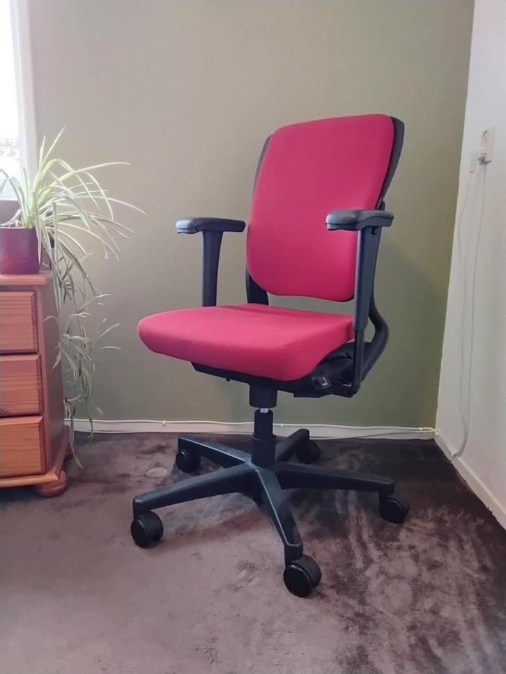 Rode Ahrend bureaustoel, Huis en Inrichting, Bureaustoelen, Gebruikt, Bureaustoel, Rood, Ophalen