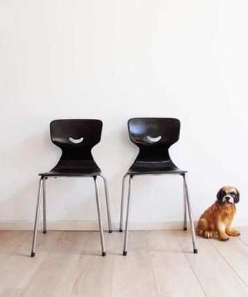 2 retro schoolstoelen - Smiley - Adam Stegner. Vintage stoel beschikbaar voor biedingen