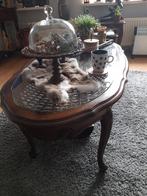 Prachtige notenhouten salontafel met webbing en glasplaat., Antiek en Kunst, Ophalen