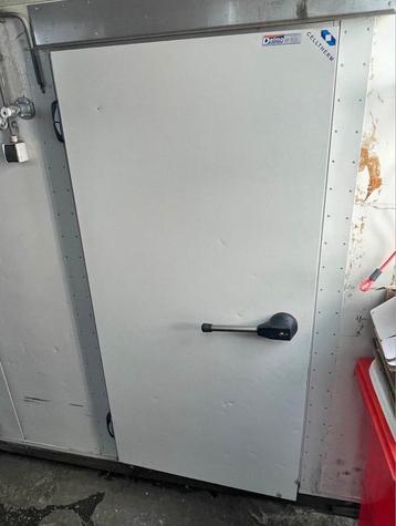 Vriezer deur nog helemaal netjes, beschikbaar voor biedingen