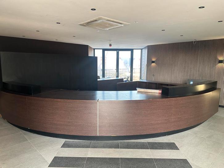 XXL Receptiebalie - Groot en Representatief, Tuin en Terras, Bubbelbaden en Hottubs, Gebruikt, Vast, Ophalen