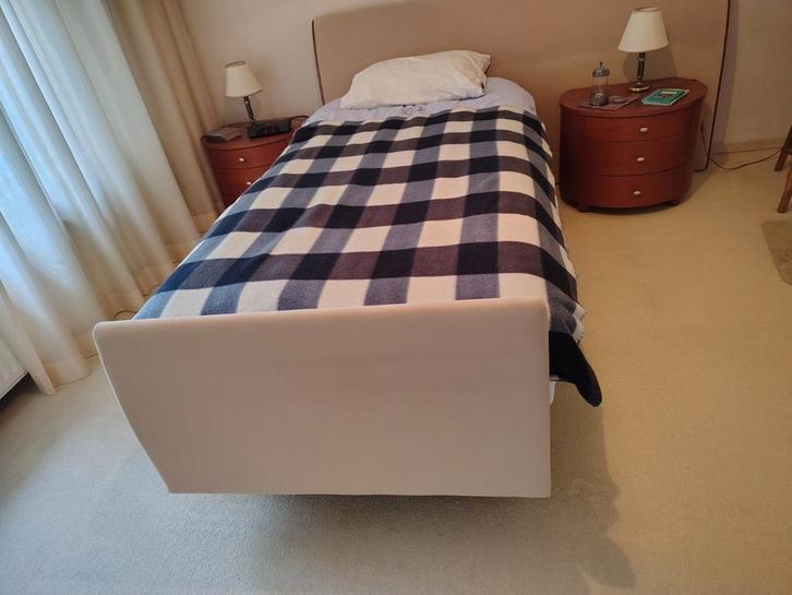 Elektrisch verstelbare Pullman boxspring 180x200 te M'harnis, Huis en Inrichting, Slaapkamer | Bedden, Zo goed als nieuw, Tweepersoons