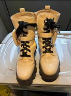 Verschillende Schoenen, Ophalen, Gedragen