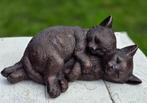 2 SLAPENDE POEZEN / KITTEN / Bronzen tuinbeeld