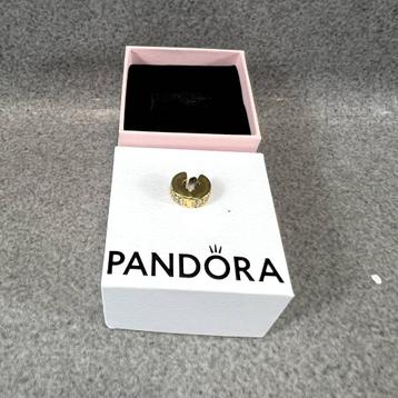 Pandora clipbedel | witte steentjes | goudkleurig | 385754 beschikbaar voor biedingen