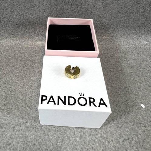 Pandora clipbedel | witte steentjes | goudkleurig | 385754, Sieraden, Tassen en Uiterlijk, Bedels, Gebruikt, Pandora, Goud, 1 bedel