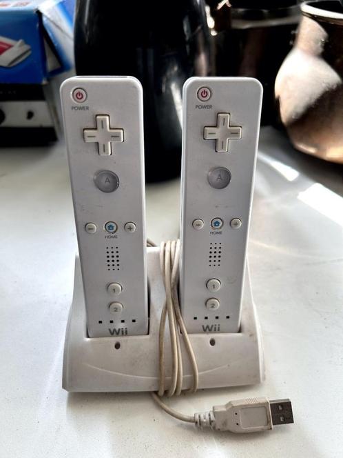 Wii controllers, Spelcomputers en Games, Spelcomputers | Nintendo Wii, Gebruikt, Met 2 controllers, Ophalen