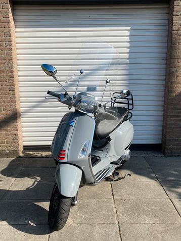 Luxe Vespa Sprint 2019 - Nardo Grey - 3795 km beschikbaar voor biedingen