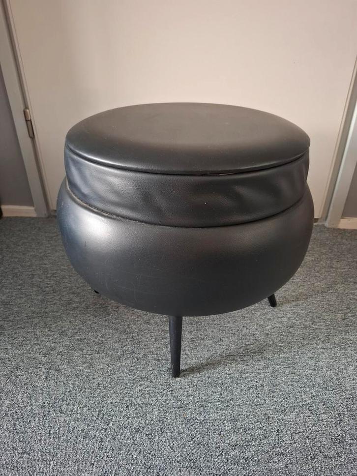 Vintage poef zwart, Huis en Inrichting, Banken | Voetenbanken en Poefen, Gebruikt, Minder dan 50 cm, Minder dan 50 cm, Rond, Ophalen