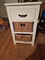 Witte kast met twee rieten manden, Huis en Inrichting, Kasten | Ladekasten, Ophalen, Gebruikt, 50 tot 100 cm, 3 of 4 laden