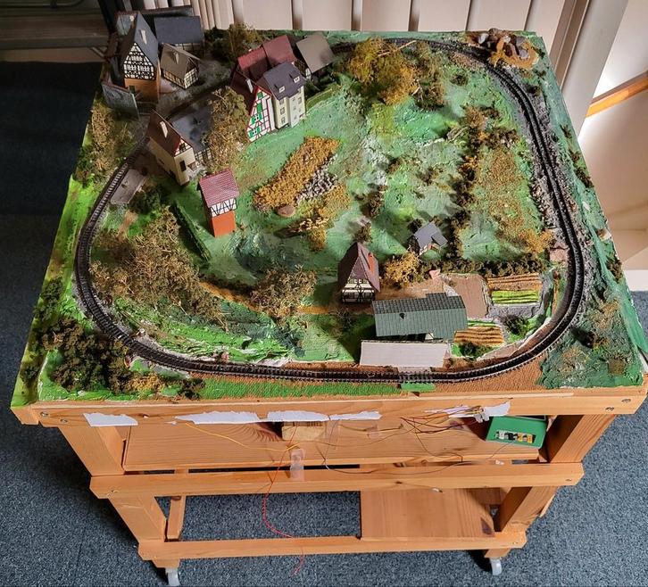 Modelspoorbaan – Spoor N – compleet met transformator, Hobby en Vrije tijd, Modeltreinen | N-Spoor, Zo goed als nieuw, Brug, Tunnel of Gebouw