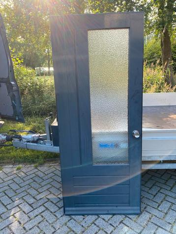 Hard houten voordeur beschikbaar voor biedingen