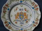 Bord 100 jaar Koningshuis 1813-1913 Zuid-Holland Gouda d25,4, Antiek en Kunst, Antiek | Keramiek en Aardewerk, Ophalen of Verzenden