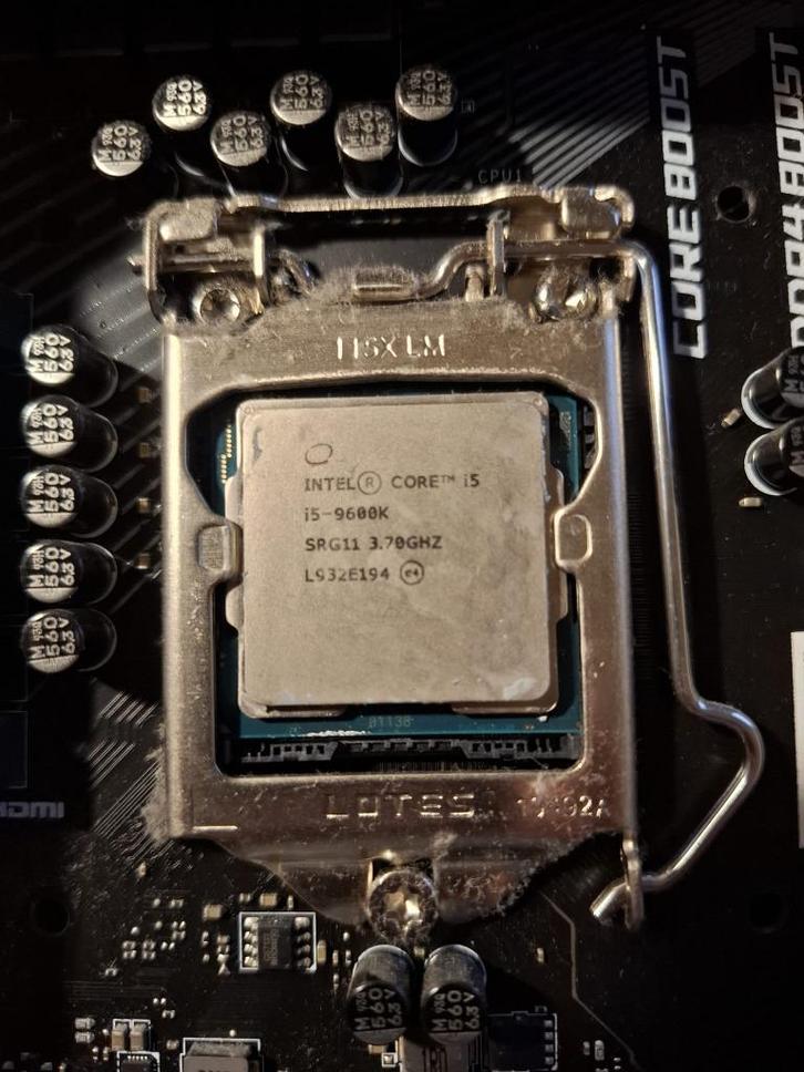 intel i5 9600k, Computers en Software, Processors, Gebruikt, 6-core, 3 tot 4 Ghz, Ophalen of Verzenden