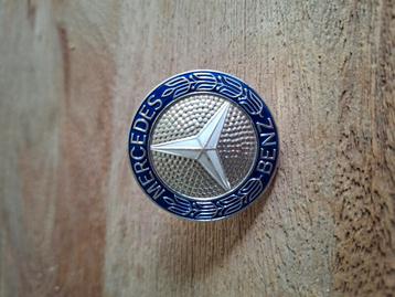 Mercedes-Benz pin beschikbaar voor biedingen