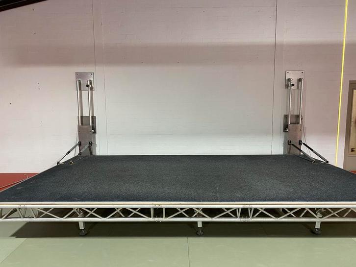 Podium (opklapbaar) MOET WEG, Computers en Software, Netwerk switches, Zo goed als nieuw, Ophalen