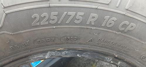 Camperbanden 2x Michelin crossclimate camping 225 75 16, Caravans en Kamperen, Camper-accessoires, Zo goed als nieuw, Ophalen of Verzenden