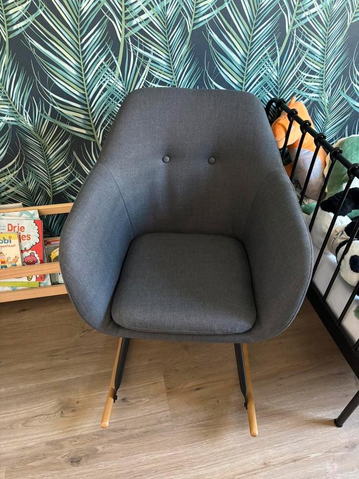 Schommelstoel, grijs, voor binnen (Leen Bakker, Anada), Huis en Inrichting, Fauteuils, Zo goed als nieuw, Hout, Metaal, Stof, Minder dan 50 cm