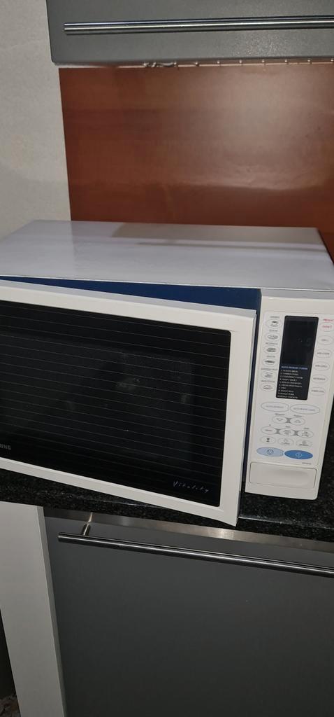 Vitality Combimagnetron - Gebruikt, Witgoed en Apparatuur, Magnetrons, Gebruikt, Vrijstaand, Combimagnetron, 45 tot 60 cm, Grill