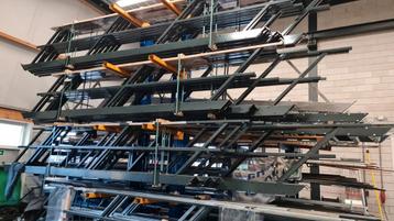 Stalen trappen div.maten van 2.4 t/m4.0mtr nob1000 beschikbaar voor biedingen