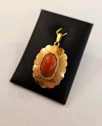 Vintage 14 karaats gouden hanger met Bloedkoraal bewerkt, Overige voorstellingen, Ophalen of Verzenden, Zo goed als nieuw, Goud