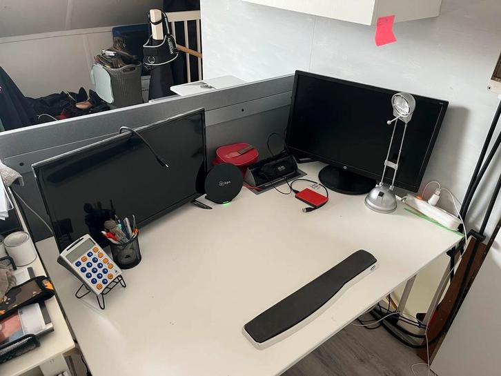 Dubbel Bureau met Tussenschot & Ingebouwde Aansluitingen, Computers en Software, Monitoren, Gebruikt, 60 Hz of minder, HDMI, In hoogte verstelbaar