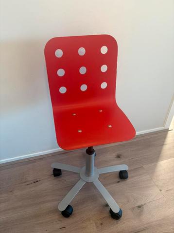 Bureaustoel IKEA rood beschikbaar voor biedingen