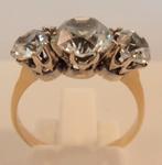 Massief gouden damesring, Verzenden, Zo goed als nieuw, 17 tot 18, Met edelsteen