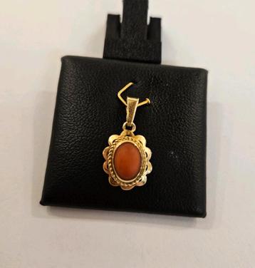 Vintage 14 karaats gouden hanger met Bloedkoraal geelgoud beschikbaar voor biedingen