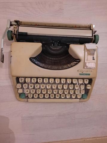 Olympia splendid 33 mechanische typemachine  beschikbaar voor biedingen