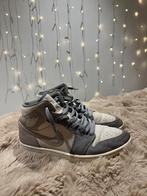 Redelijk vaak gedragen, Kleding | Dames, Schoenen, Nike Air Jordan, Beige, Ophalen of Verzenden, Sneakers of Gympen