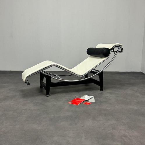 Cassina LC4 zeldzame uitvoering lounge Corbusier topstaat, Huis en Inrichting, Banken | Sofa's en Chaises Longues, Zo goed als nieuw