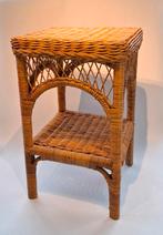 Zeldzaam Vintage Rotan Bijzettafeltje, Huis en Inrichting, Krukjes, Ophalen of Verzenden, Zo goed als nieuw, Hout