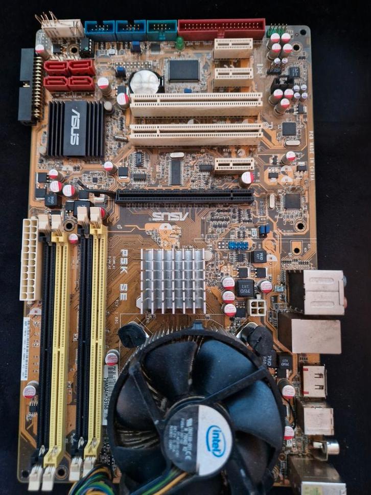 Asus P5K SE Moederbord - Intel Socket, Computers en Software, Moederborden, Gebruikt, Intel, DDR2, Ophalen