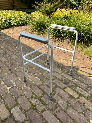 Overzettoiletstoel beschikbaar voor biedingen