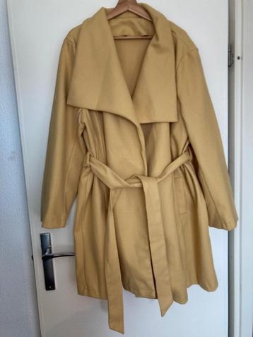 Jas lang open herfst licht mosterdgeel zakjes riem mt. 50-52 beschikbaar voor biedingen