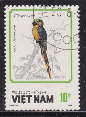 3645 - Vietnam michel 1922 gestempeld , Ara Ararauna beschikbaar voor biedingen