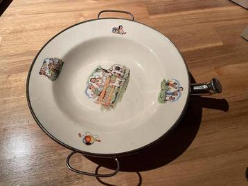 Antiek warmhoudbord / kinderbord met afbeeldingen beschikbaar voor biedingen