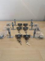 Zes maal Insteekgrendel met sleutel- Nieuw, Ophalen of Verzenden, Nieuw, IJzer, Schuif of Grendel