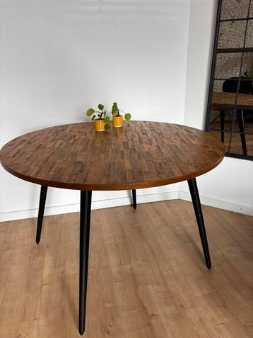 Dutchbone ronde eettafel tafel teakhout beschikbaar voor biedingen