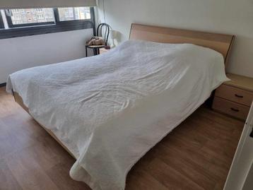 Bedombouw 200x160cm, in goede staat   beschikbaar voor biedingen