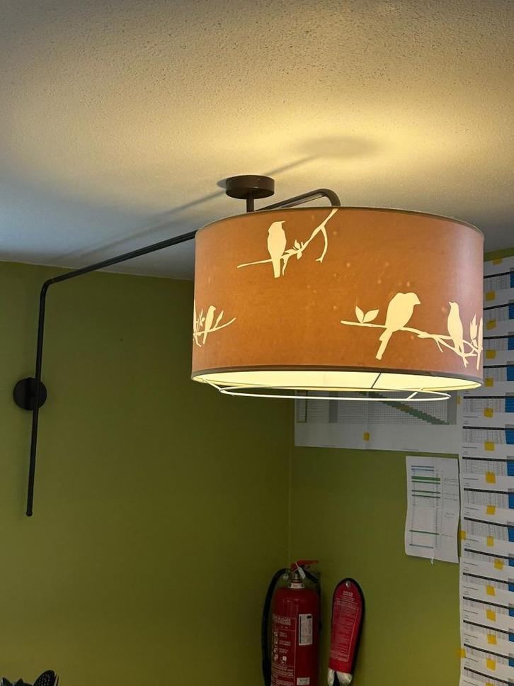 Industriële Plafondlamp – Beige Kap met Vogeltjesprint, Huis en Inrichting, Lampen | Plafondlampen, Zo goed als nieuw, Kunststof