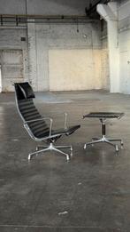 Vitra Eames EA 124 + EA 125 | Leer (NIEUWSTAAT), Stoel lounge chair fauteuil EA124 EA125 relaxstoel relax, Metaal, 75 tot 100 cm